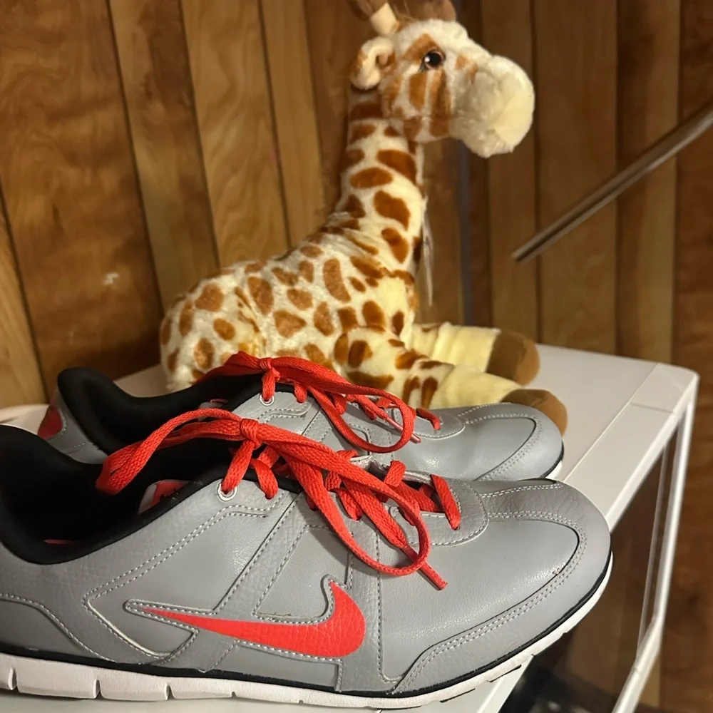 Nike Men's Gray‎ and Red Sneakers